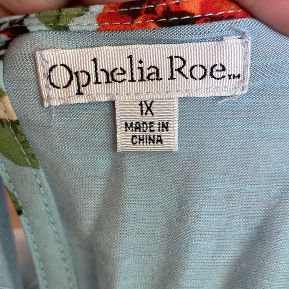 Ophelia Roe 1X cute floral top - Picture 7 of 9